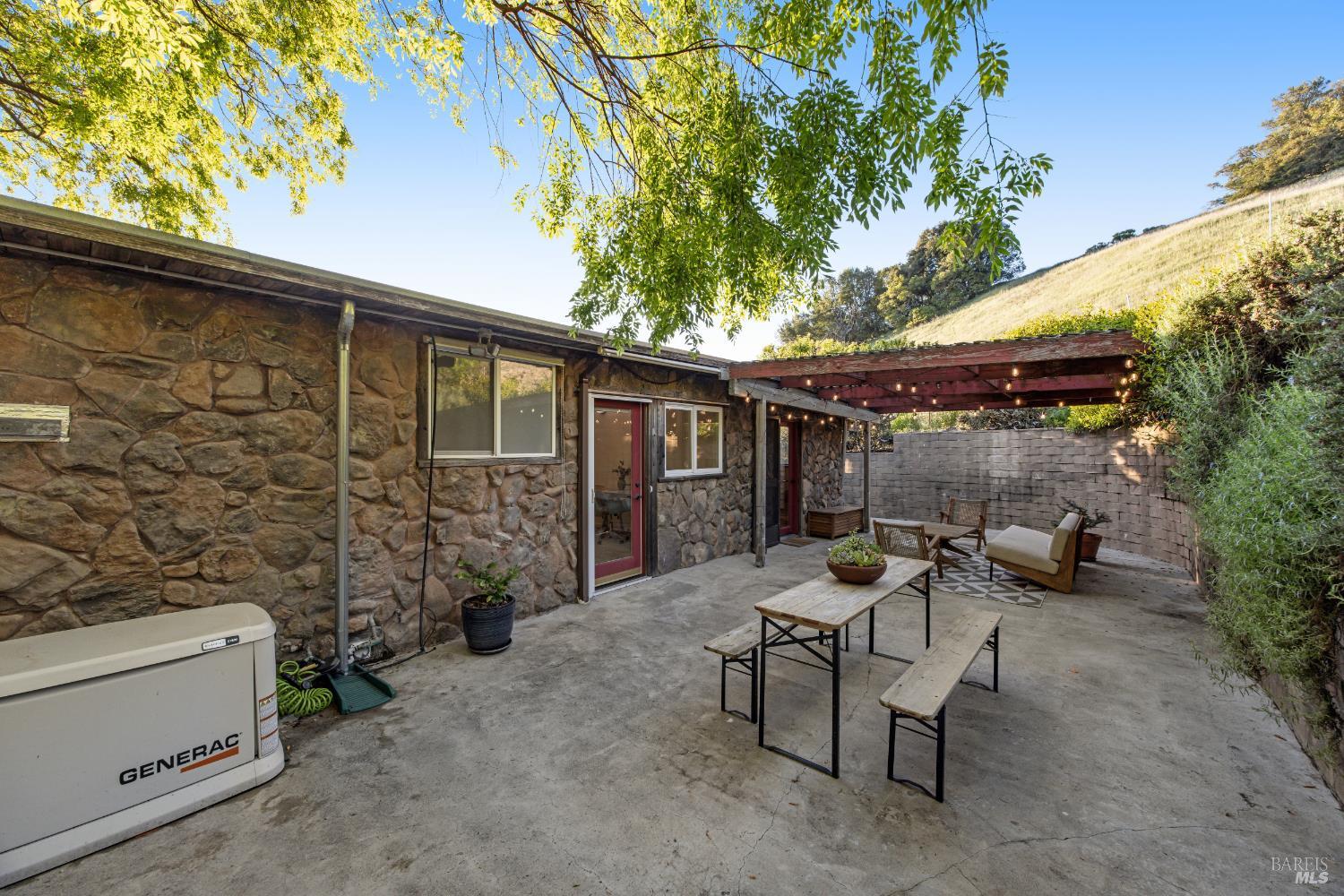 6960 Round Oak Road Penngrove CA 94951