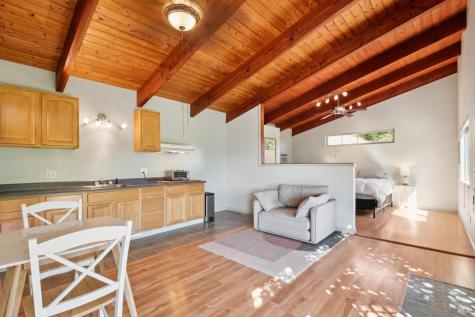 6960 Round Oak Road Penngrove CA 94951