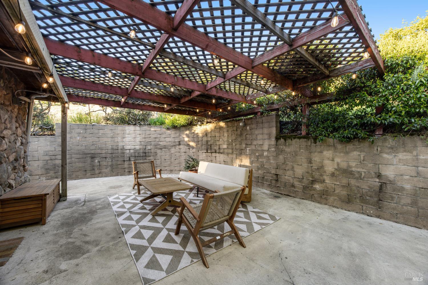 6960 Round Oak Road Penngrove CA 94951