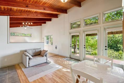 6960 Round Oak Road Penngrove CA 94951