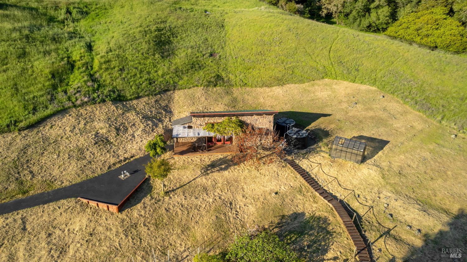 6960 Round Oak Road Penngrove CA 94951