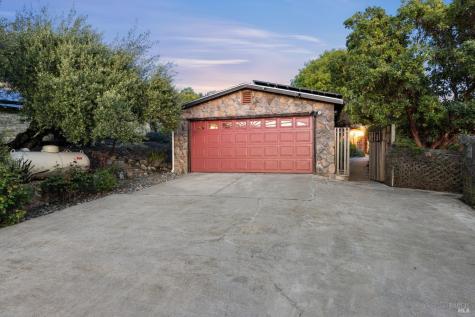 6960 Round Oak Road Penngrove CA 94951
