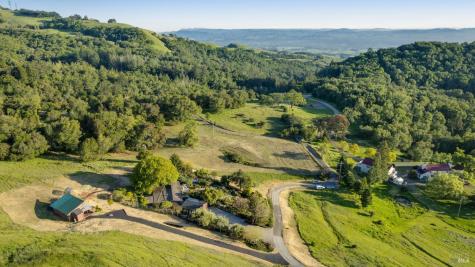 6960 Round Oak Road Penngrove CA 94951