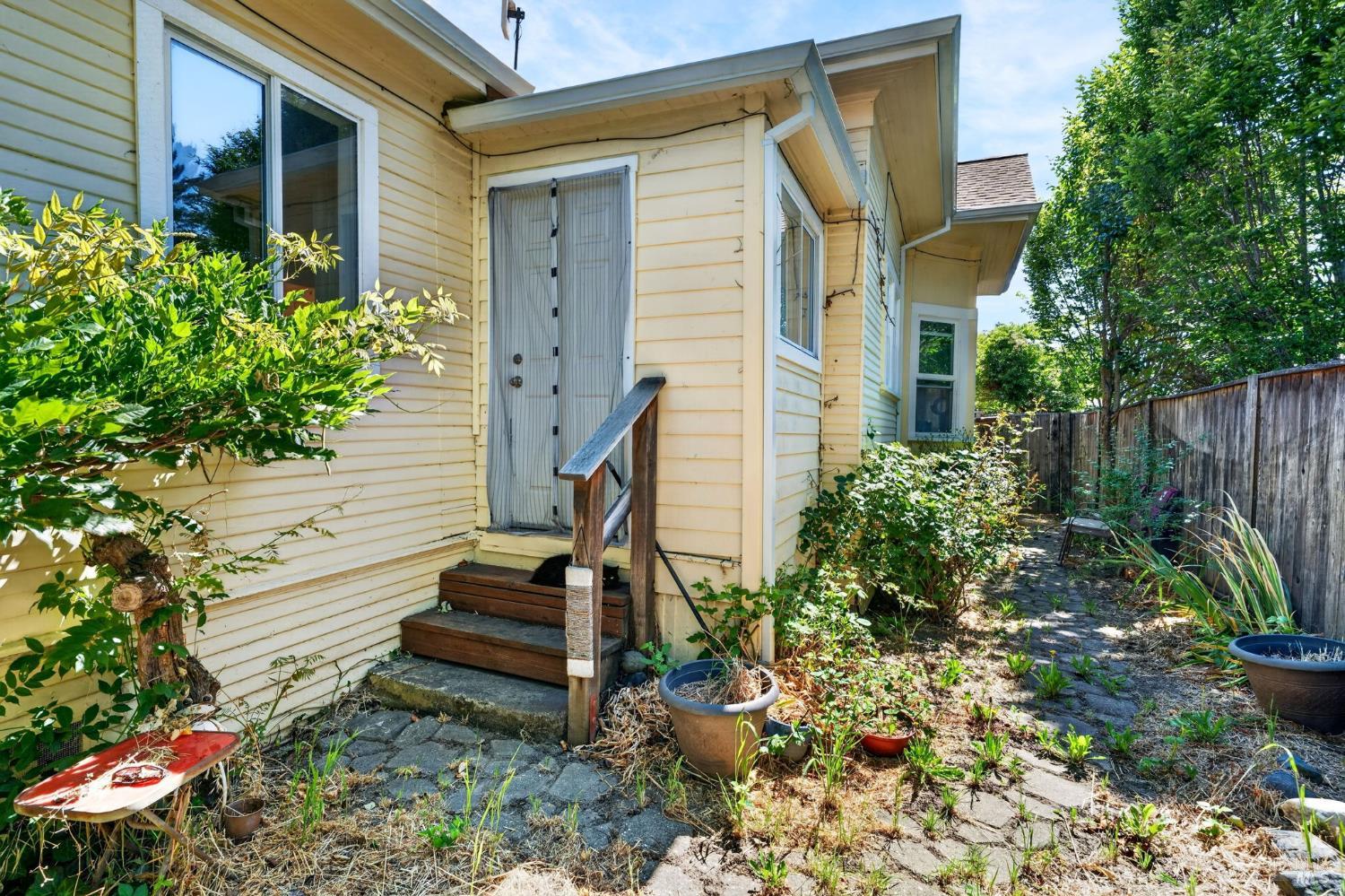 156 S Humboldt Street Willits CA 95490