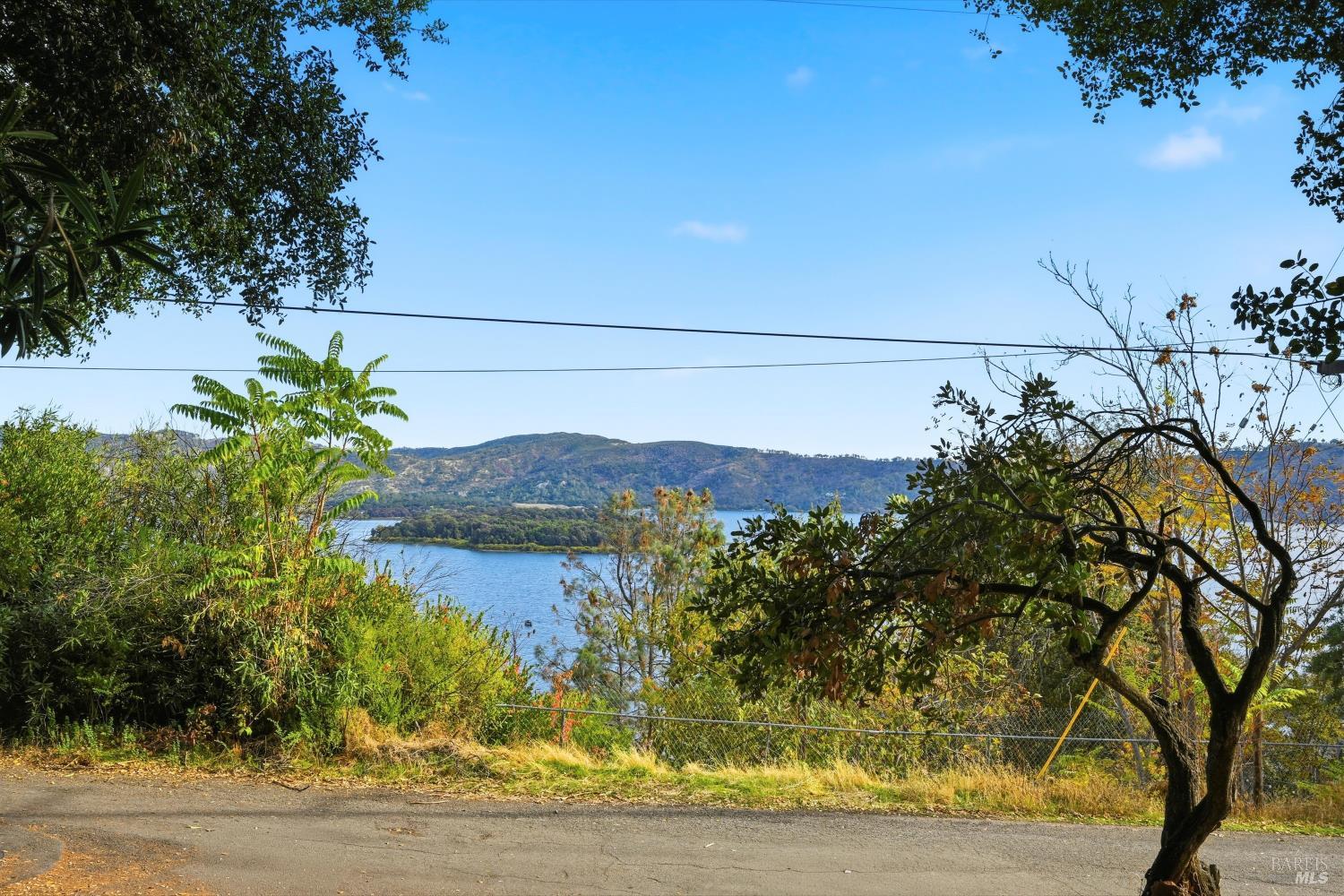 11664 Lakeview Drive Clearlake Oaks CA 95423