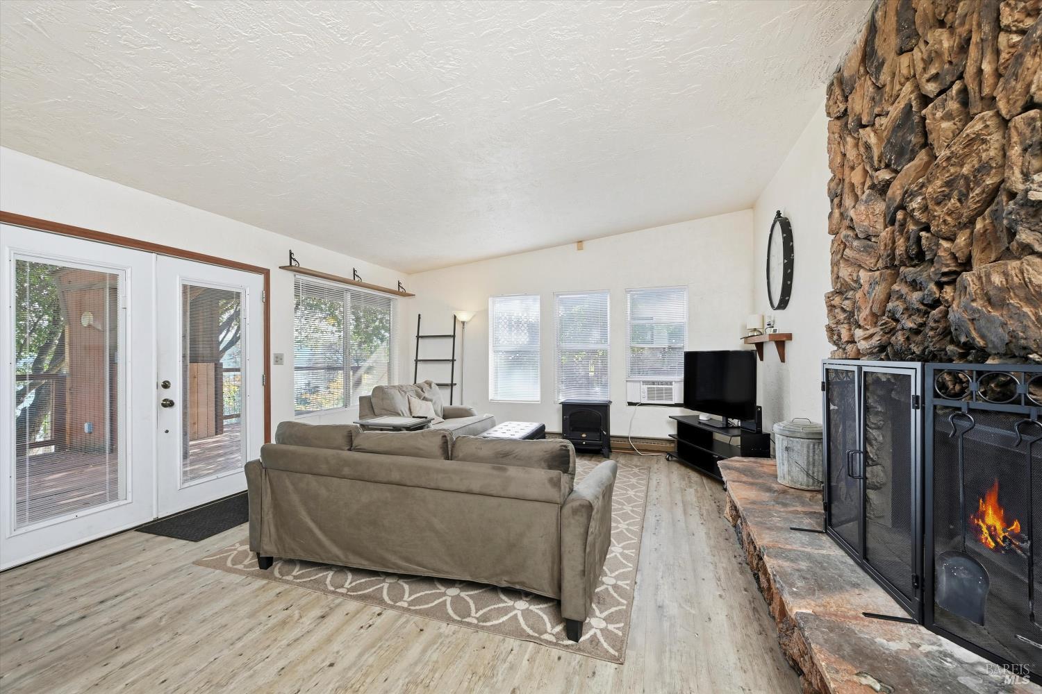 11664 Lakeview Drive Clearlake Oaks CA 95423
