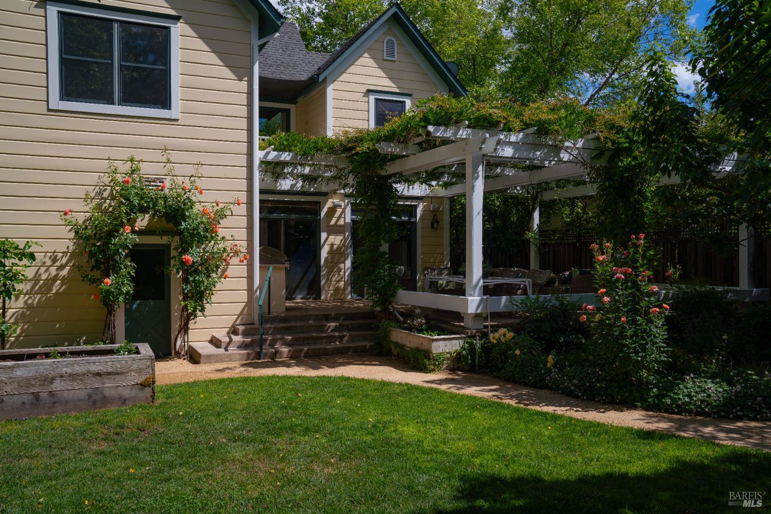 1330 Pine Street St. Helena CA 94574