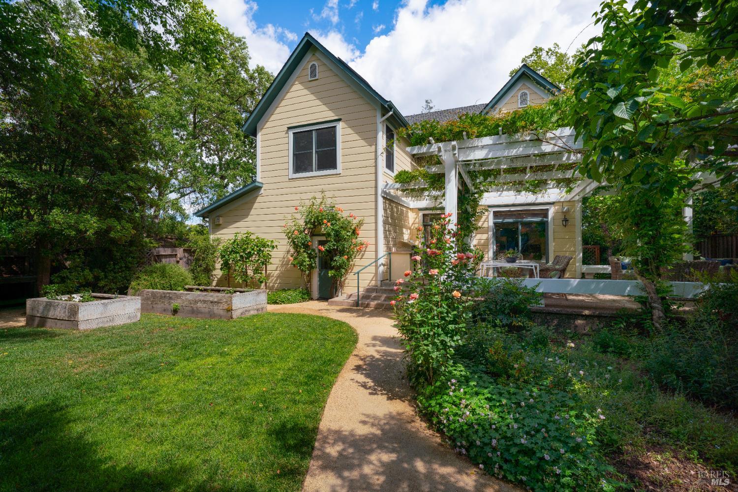 1330 Pine Street St. Helena CA 94574