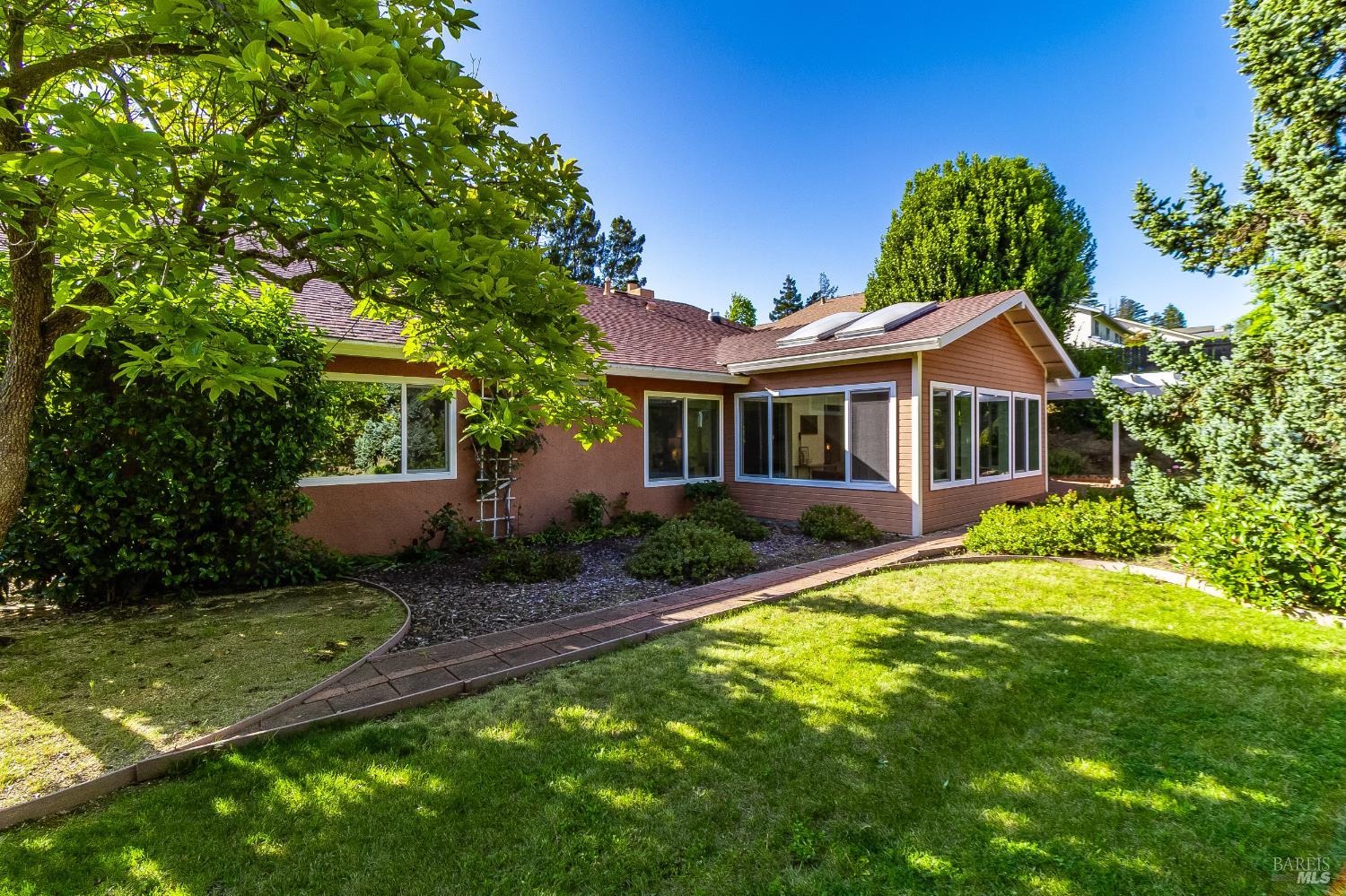 876 Dover Circle Benicia CA 94510