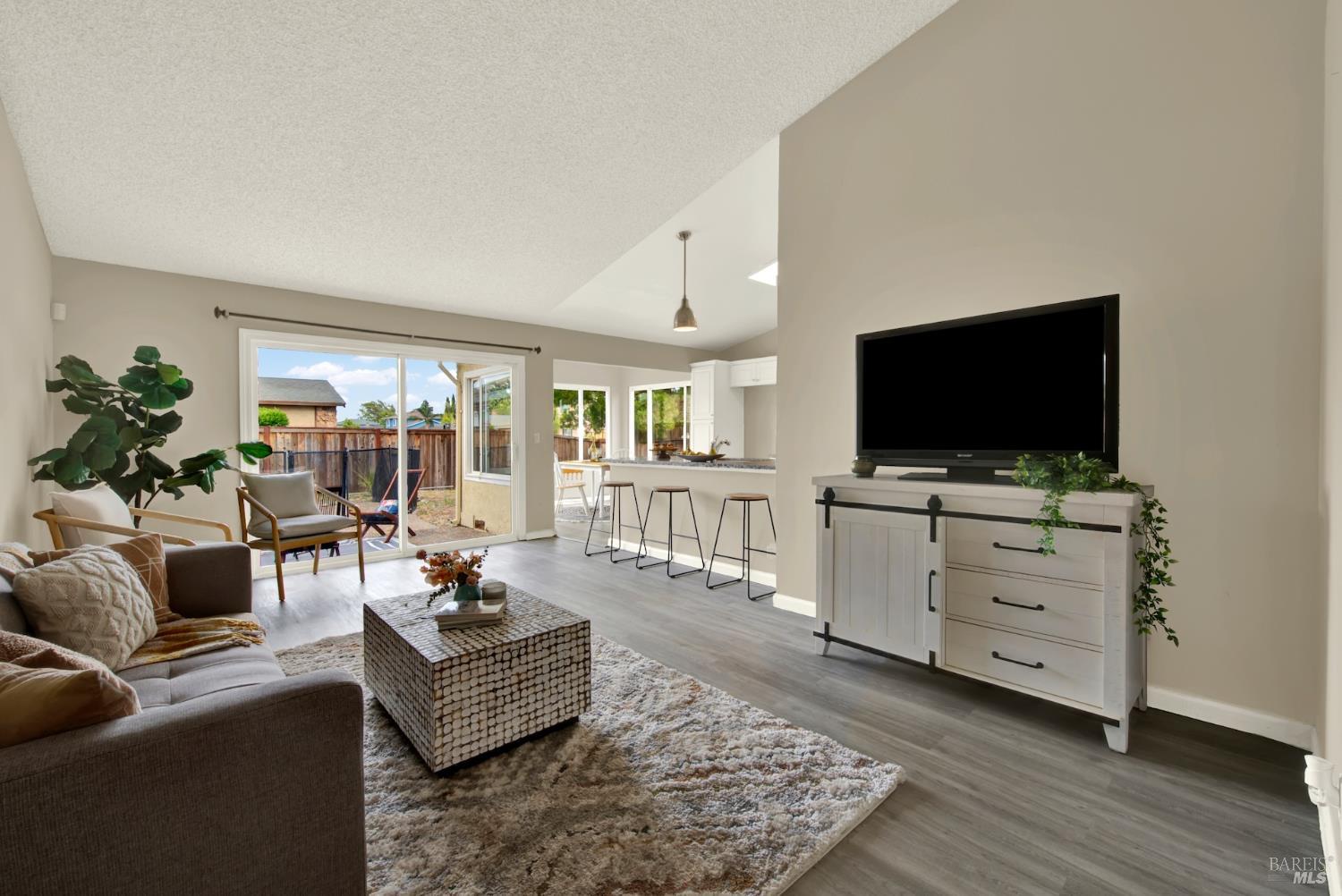 817 White Wing Lane Suisun City CA 94585