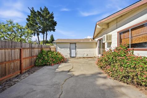 819-821 Center Street Healdsburg CA 95448