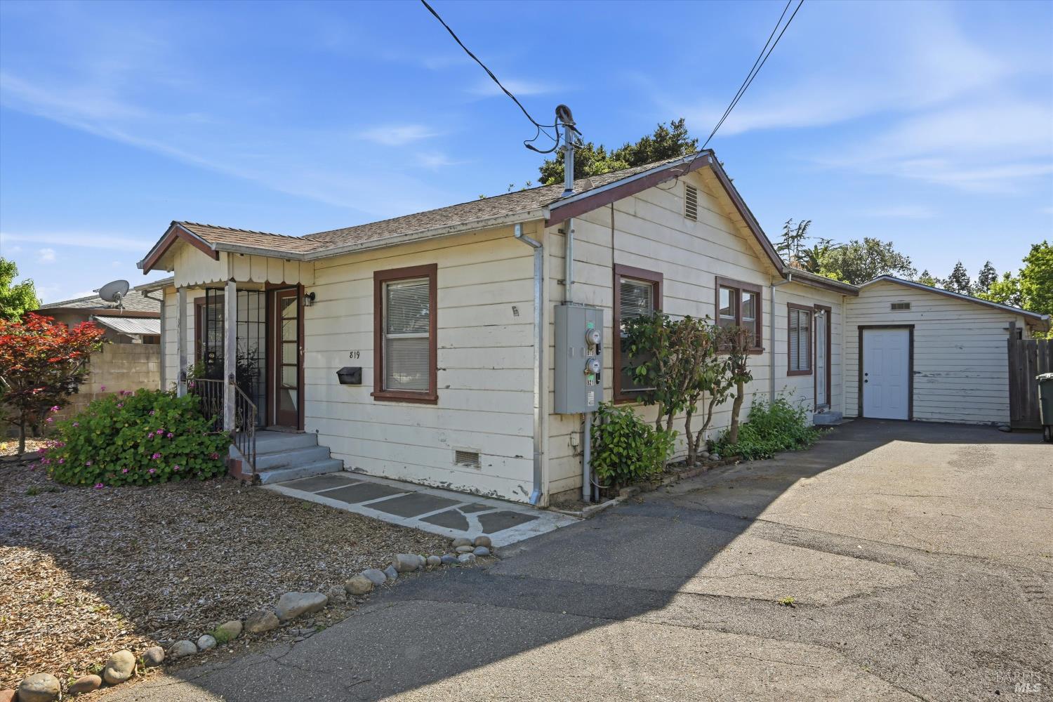 819-821 Center Street Healdsburg CA 95448