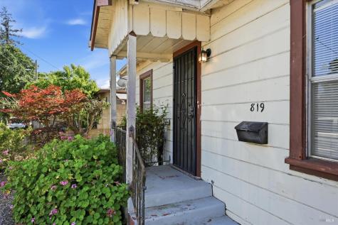 819-821 Center Street Healdsburg CA 95448