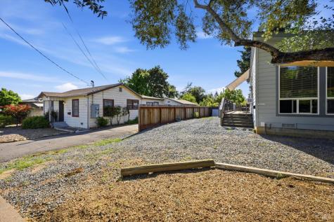 819-821 Center Street Healdsburg CA 95448