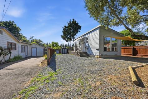 819-821 Center Street Healdsburg CA 95448