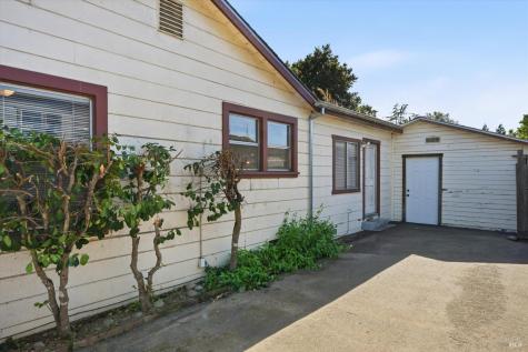 819-821 Center Street Healdsburg CA 95448