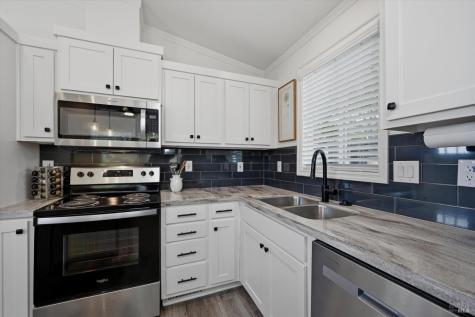 819-821 Center Street Healdsburg CA 95448