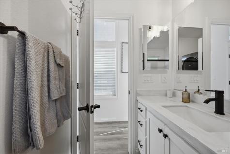 819-821 Center Street Healdsburg CA 95448