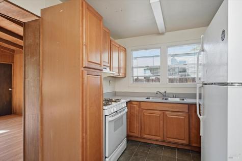 819-821 Center Street Healdsburg CA 95448