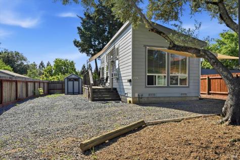 819-821 Center Street Healdsburg CA 95448