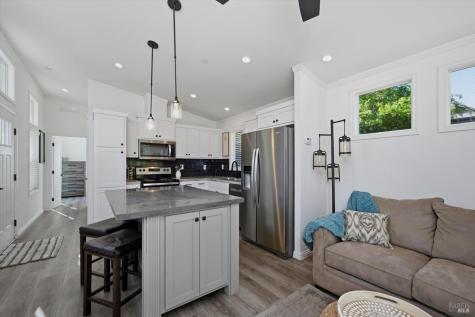 819-821 Center Street Healdsburg CA 95448
