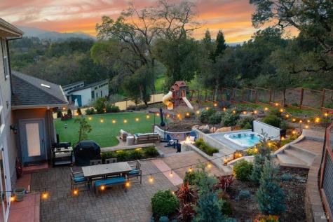 235 Clear Ridge Drive Healdsburg CA 95448