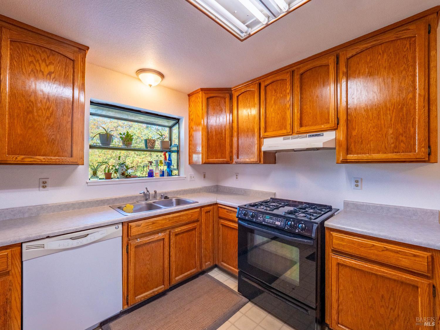 5430-5434 Black Bart Trail Redwood Valley CA 95470