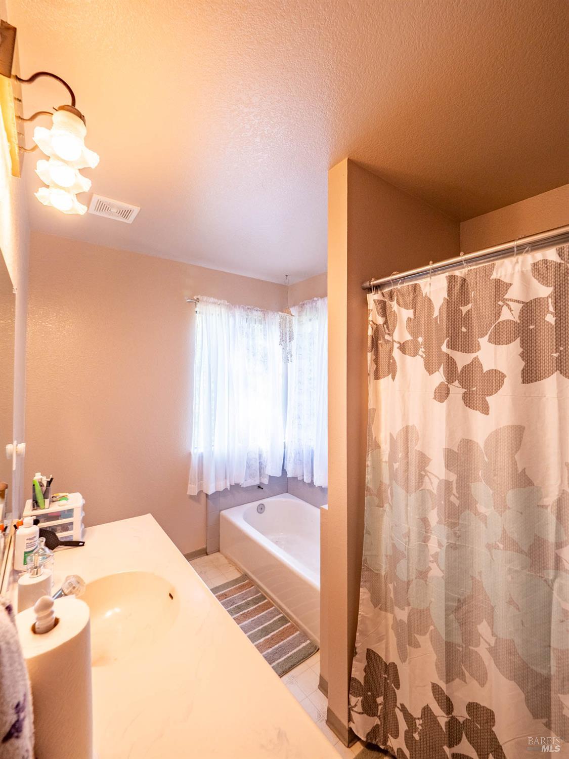 5430-5434 Black Bart Trail Redwood Valley CA 95470