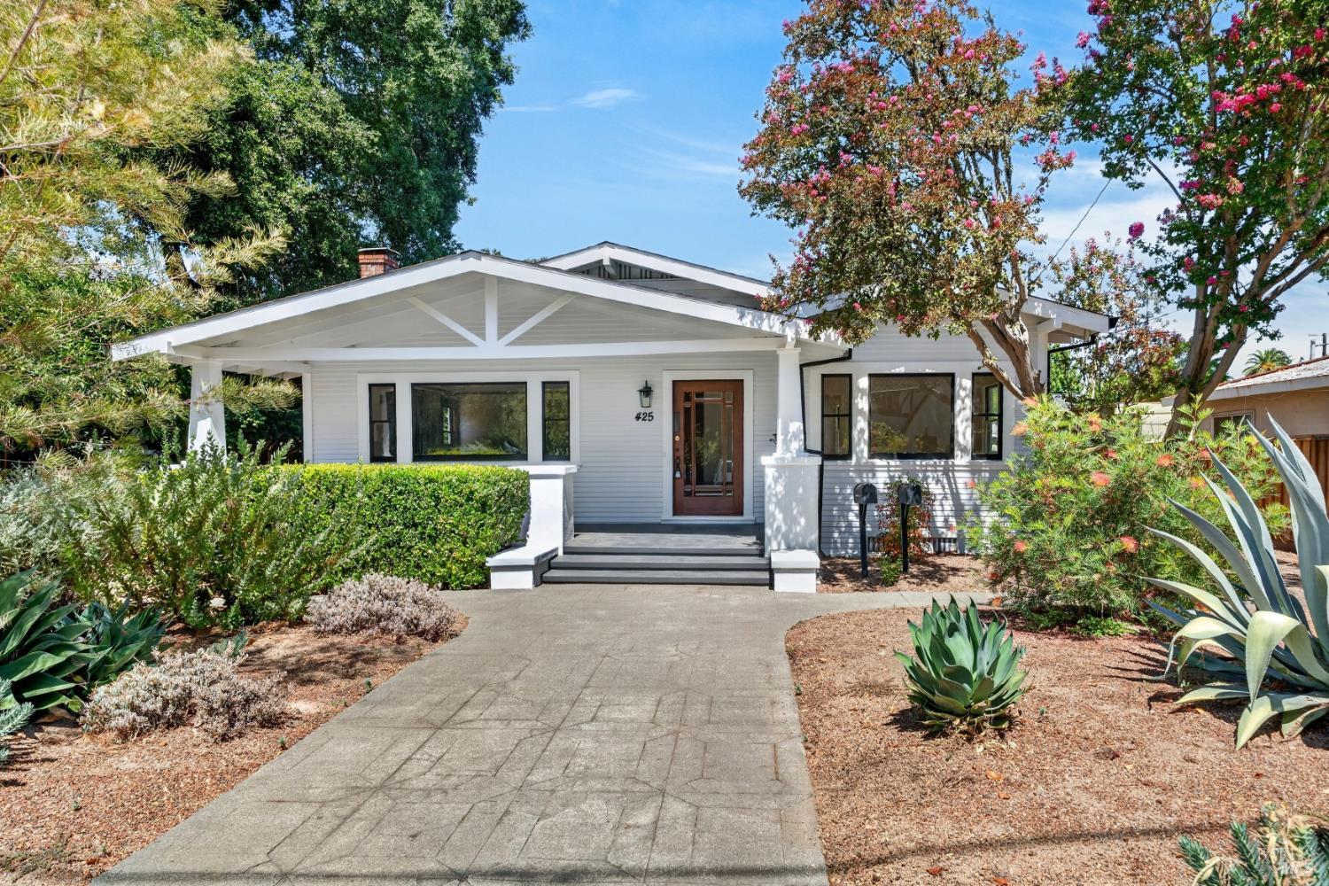 425 Tucker Street Healdsburg CA 95448