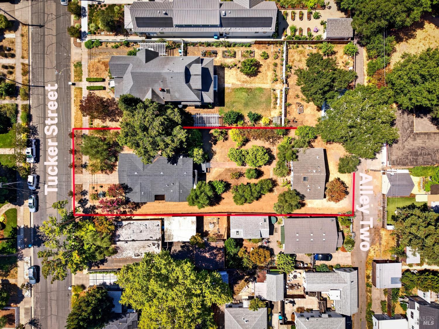 425 Tucker Street Healdsburg CA 95448