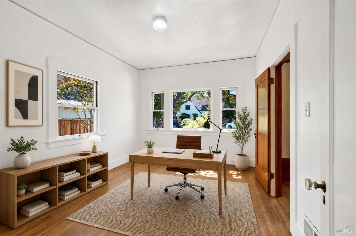 425 Tucker Street Healdsburg CA 95448
