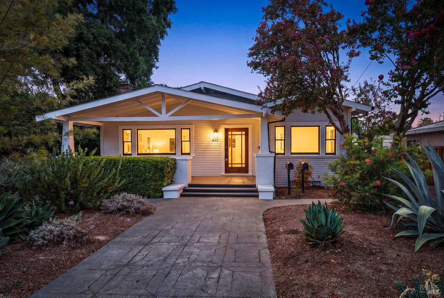 425 Tucker Street Healdsburg CA 95448