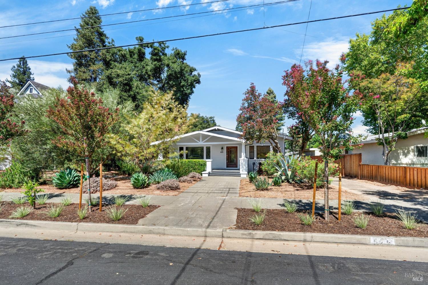 425 Tucker Street Healdsburg CA 95448