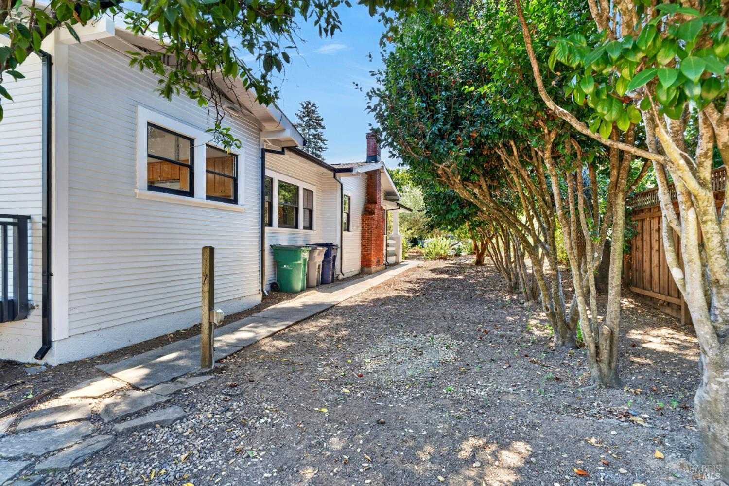 425 Tucker Street Healdsburg CA 95448