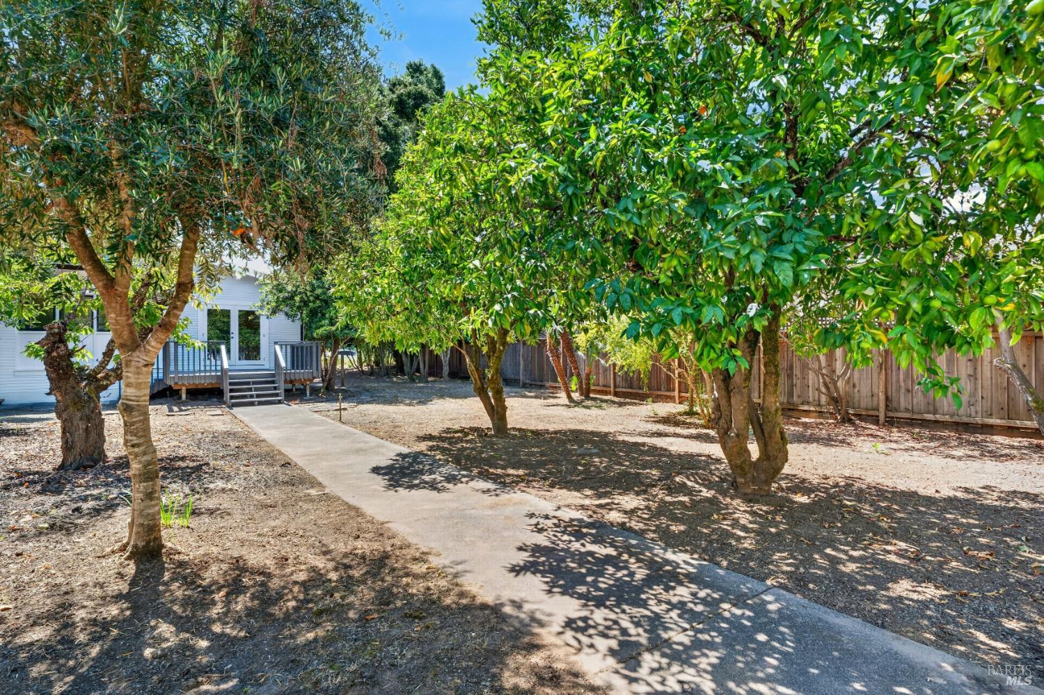 425 Tucker Street Healdsburg CA 95448