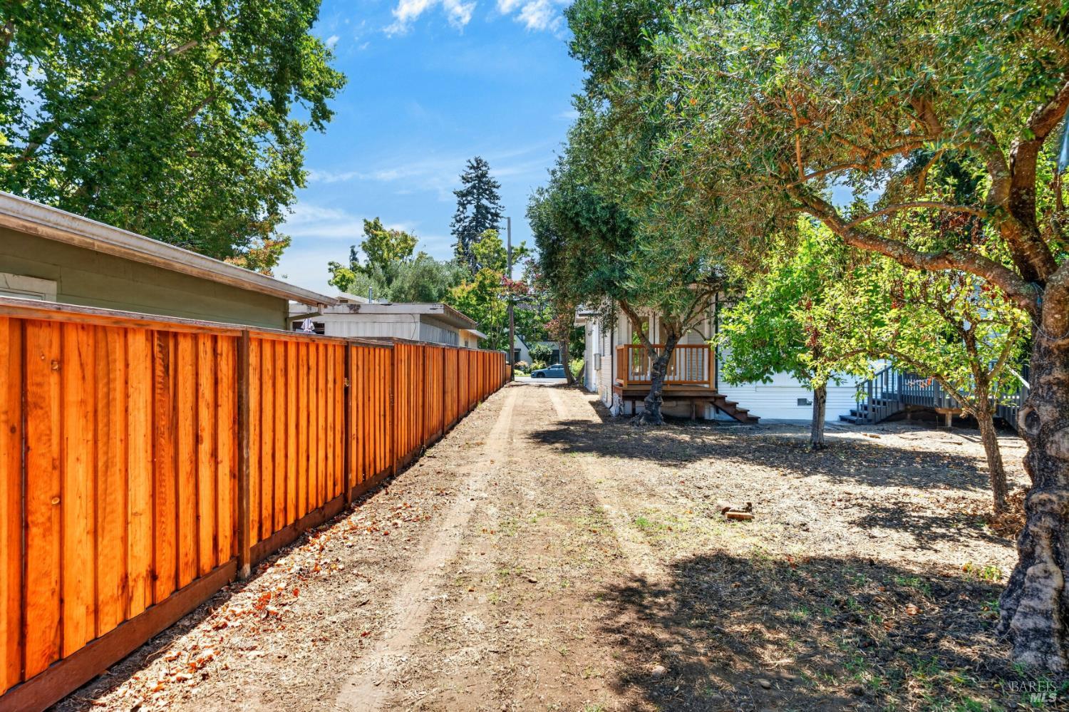425 Tucker Street Healdsburg CA 95448