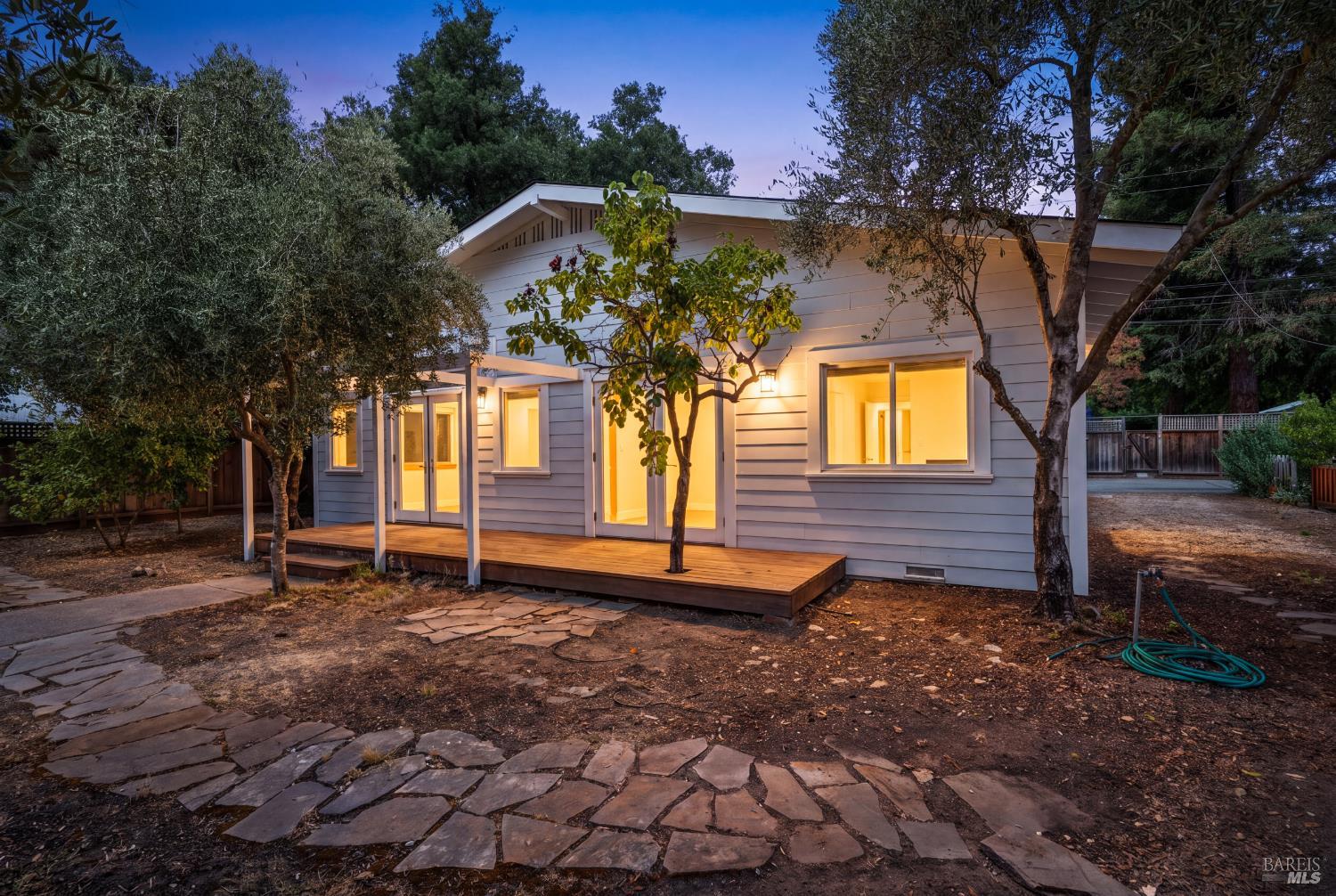 425 Tucker Street Healdsburg CA 95448