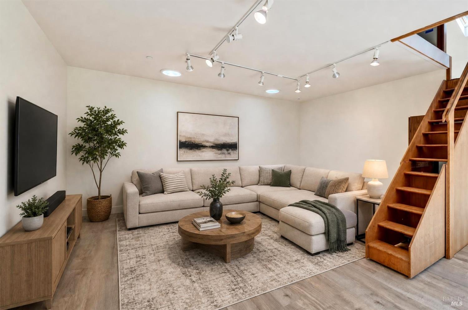 425 Tucker Street Healdsburg CA 95448