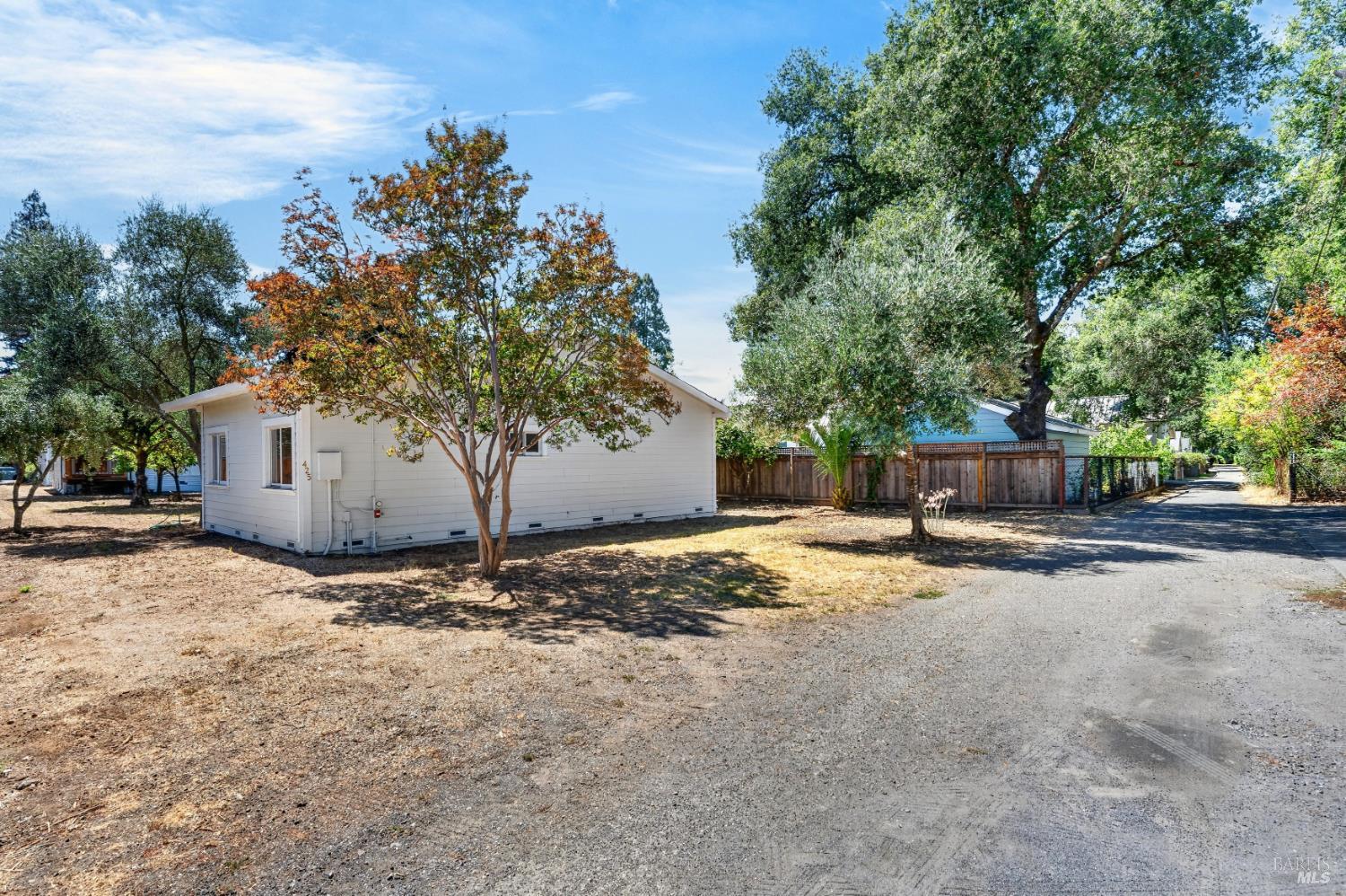 425 Tucker Street Healdsburg CA 95448
