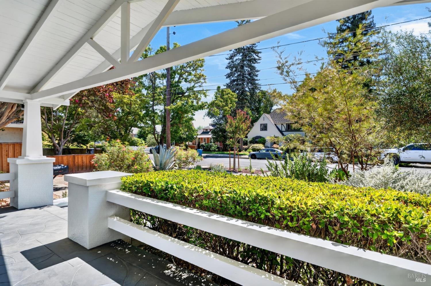 425 Tucker Street Healdsburg CA 95448