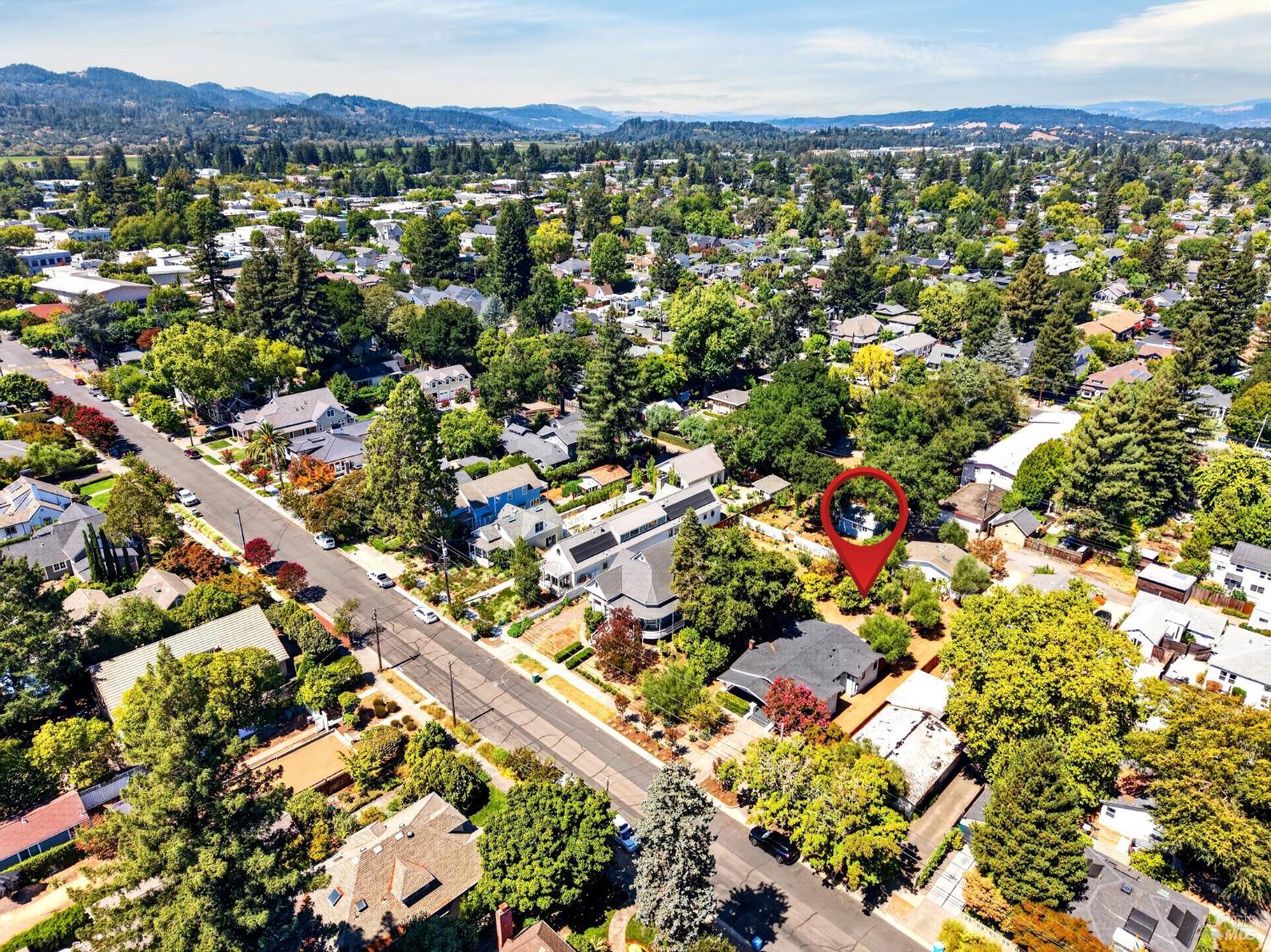 425 Tucker Street Healdsburg CA 95448