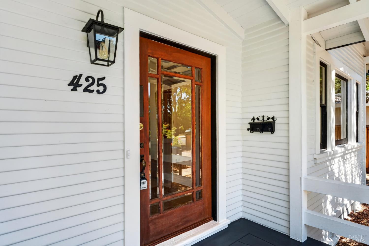 425 Tucker Street Healdsburg CA 95448