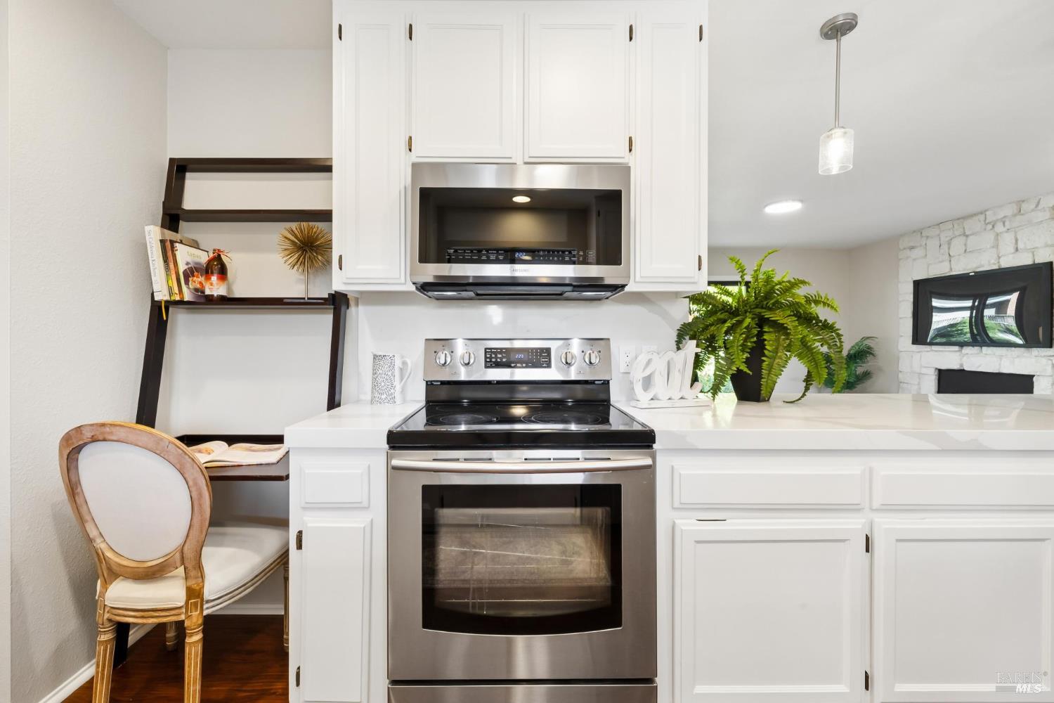775 W Istvan Road Sonoma CA 95476