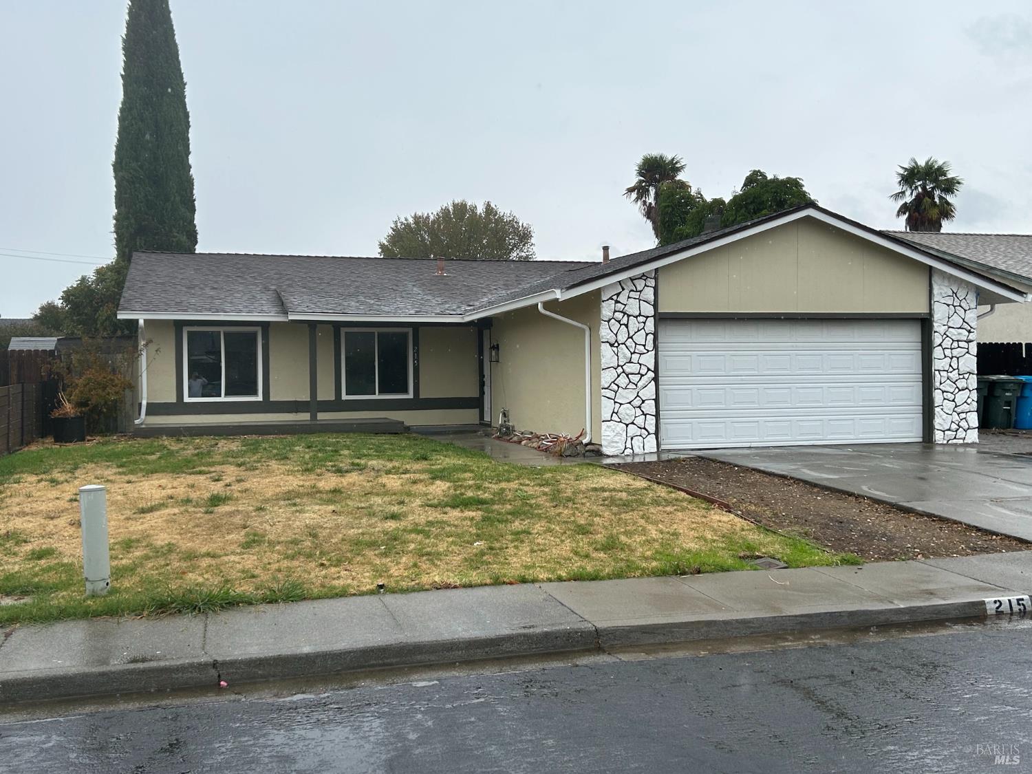 215 Richard Place Vacaville CA 95687
