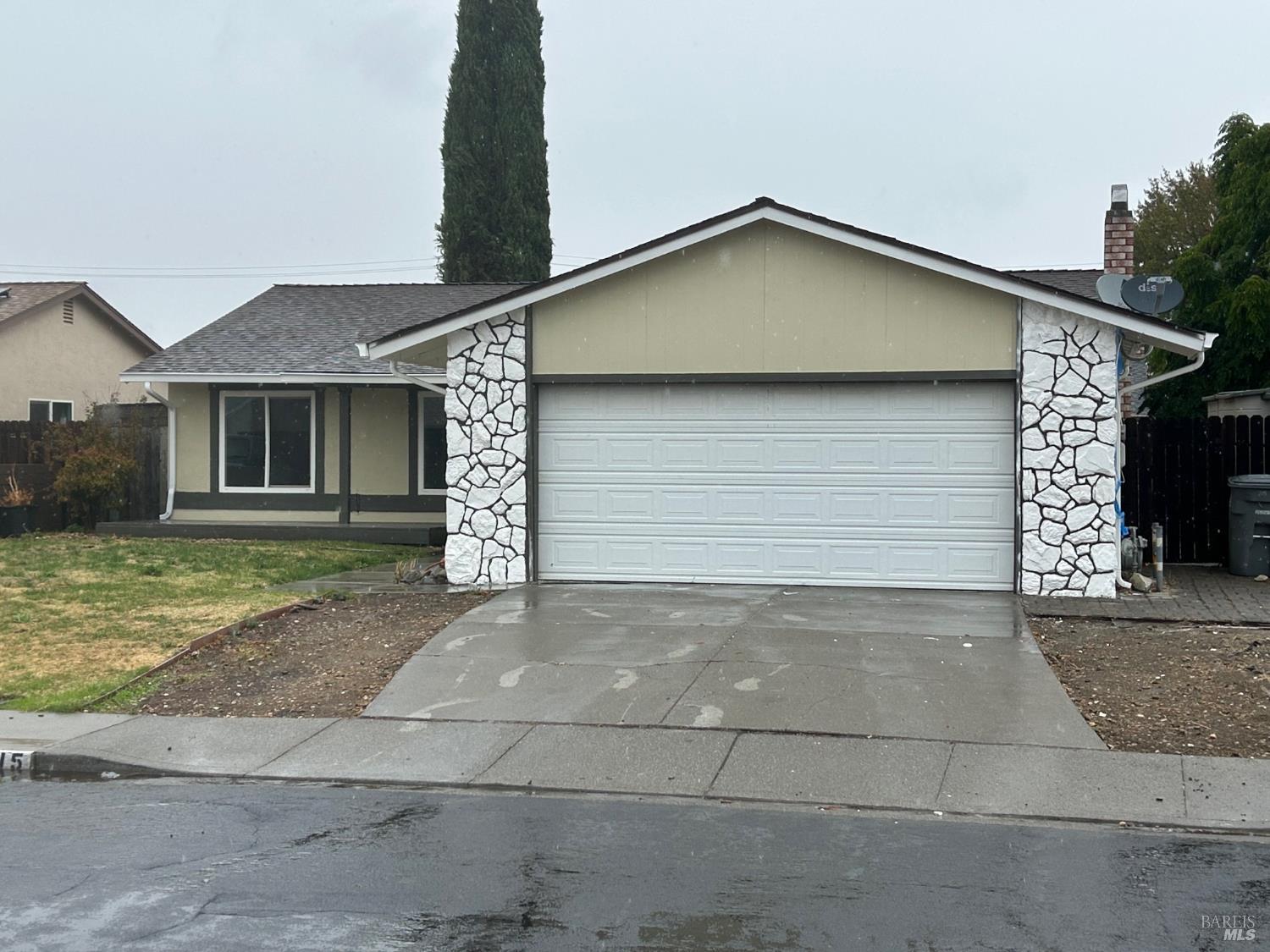 215 Richard Place Vacaville CA 95687