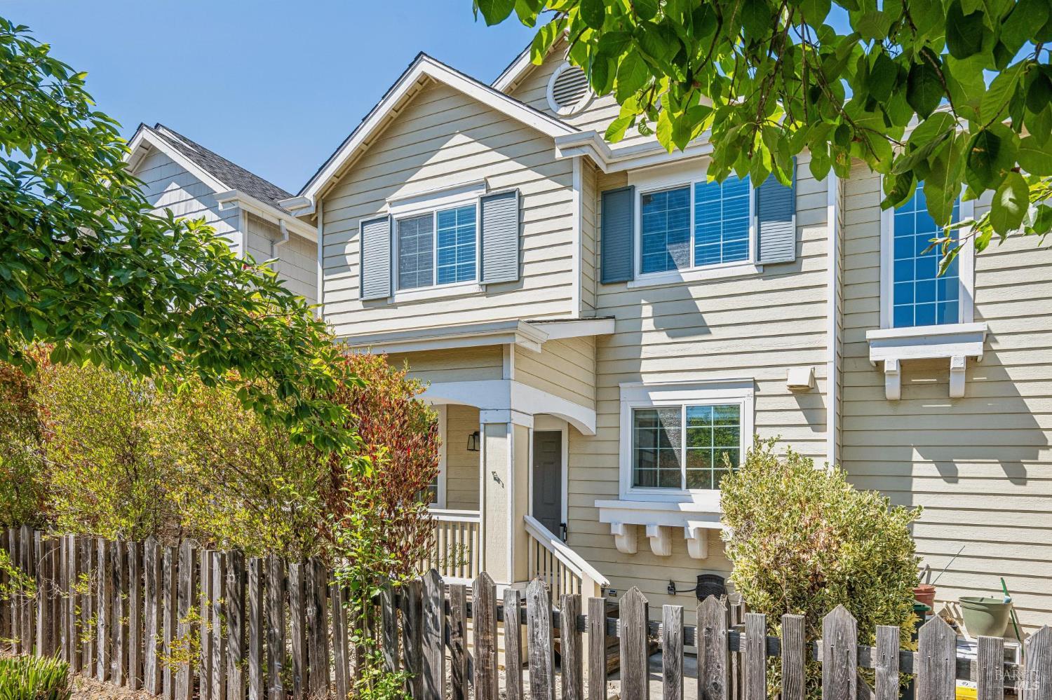 2032 Easton Drive Petaluma CA 94952