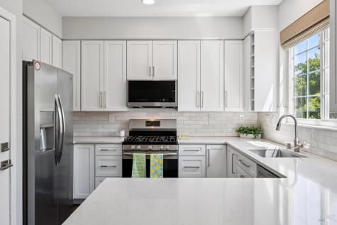 2032 Easton Drive Petaluma CA 94952