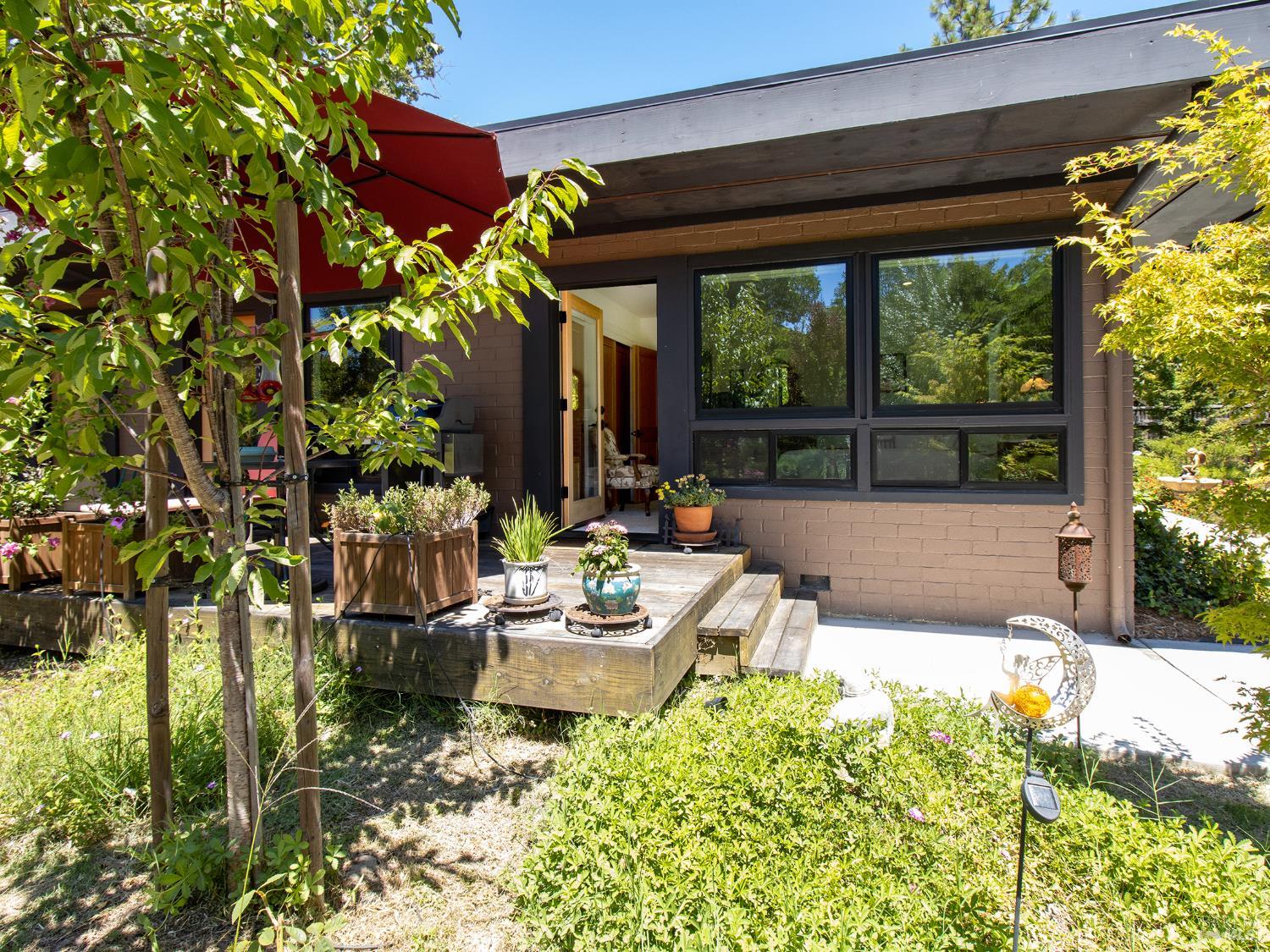 1938 Marsh Road Santa Rosa CA 95403