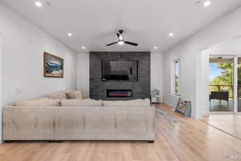 1616 Redwood Hill Road Santa Rosa CA 95404