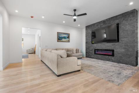 1616 Redwood Hill Road Santa Rosa CA 95404